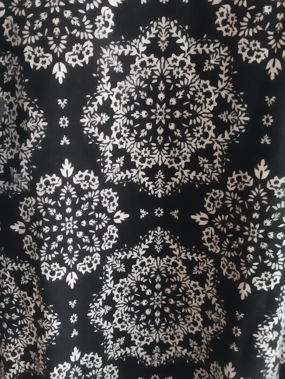 Croft & Barrow Black & White 100 % Cotton Floral Mandala Print 3/4 Sleeve Tee